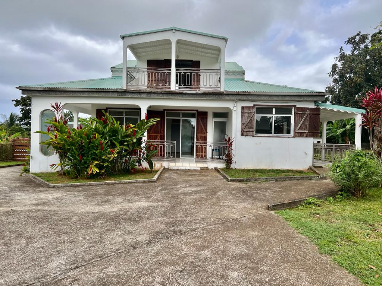 Vente A Vendre Grande Maison sur deux niveaux à Capesterre Belle Eau